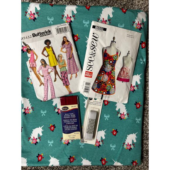 Unicorn fabric with sewing notions and patters - Picture 1 of 10